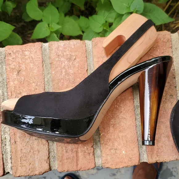 Taryn Rose peep toe heels - Picture 2 of 8